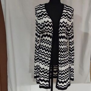 Chico's Travelers Collection Black And White Chevron Print Open Cardigan